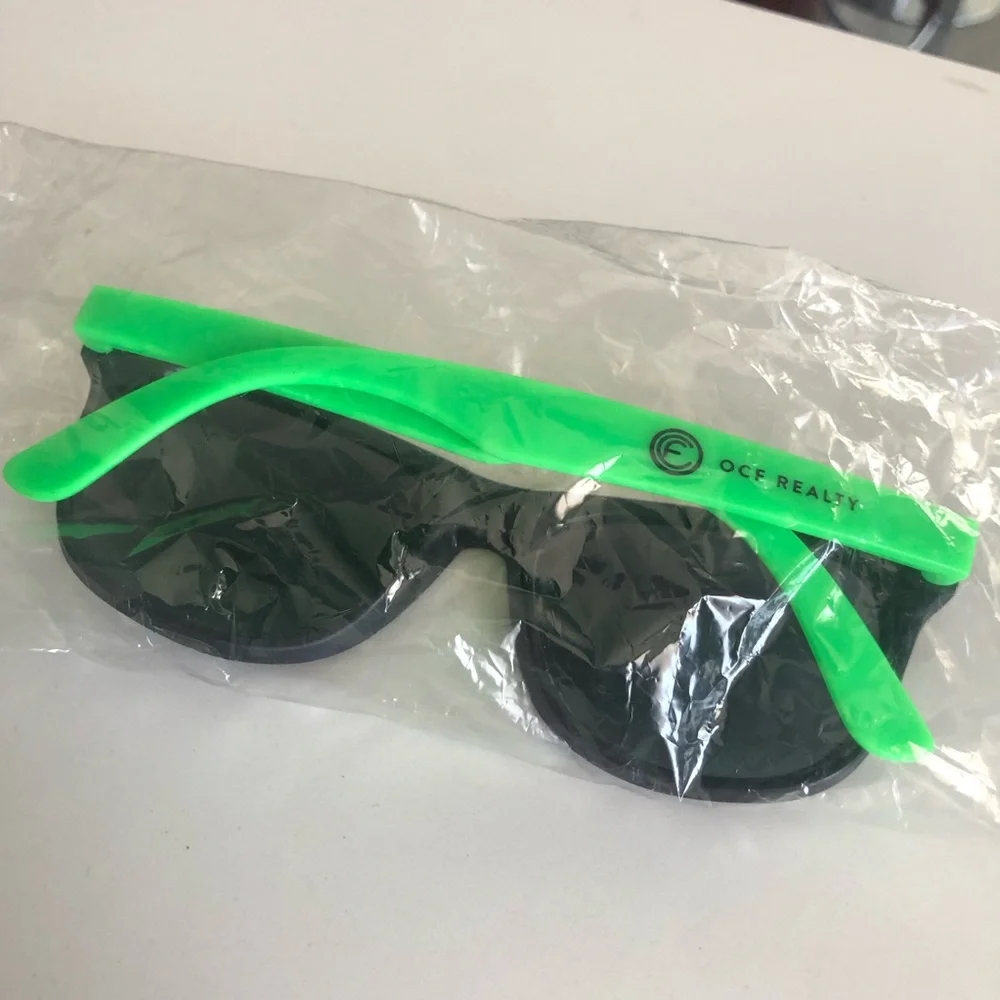 ☀️🏝️UV Eye Protection Sunglasses Green and Black🏝️☀️